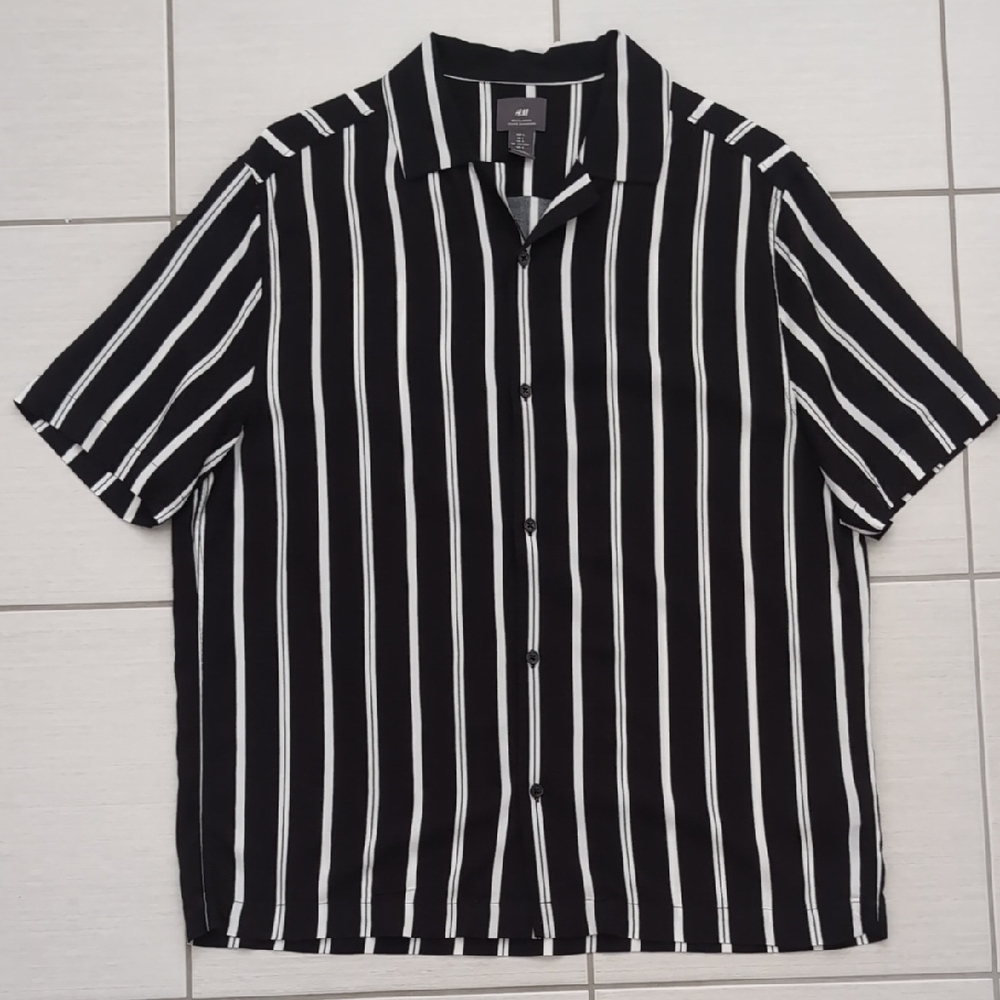 3/$25 H&M SS Button Down Shirt